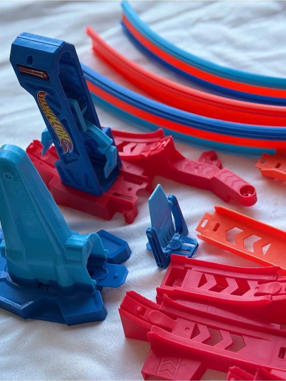 Hot Wheels Blue & Red Track Replacement Set - Race Track Components